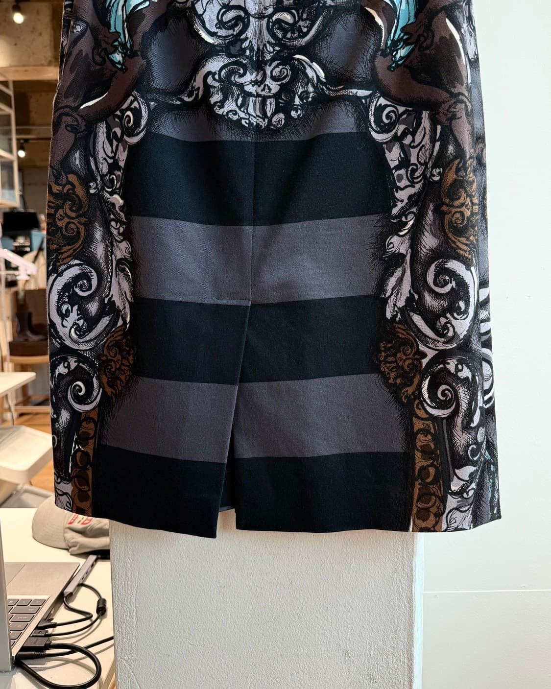 프라다 몽키 셰럽 프린팅 미디스커트  상품이미지7