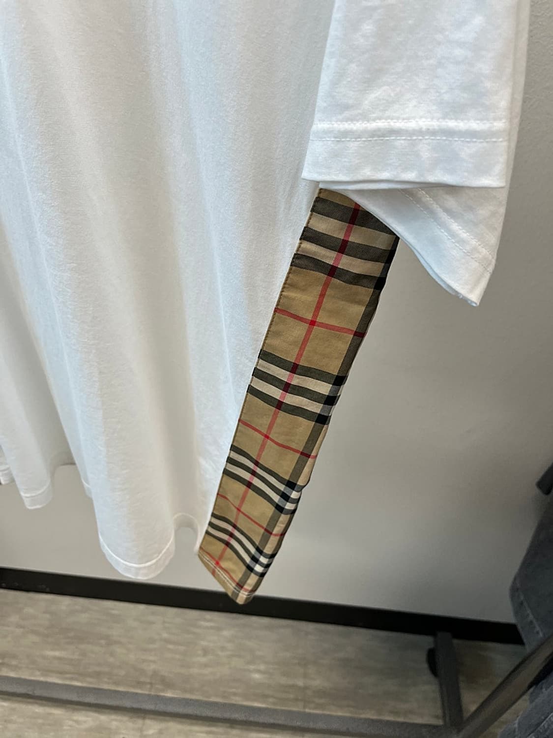 100) 버버리 사이드체크 오버 반팔티  상품이미지5