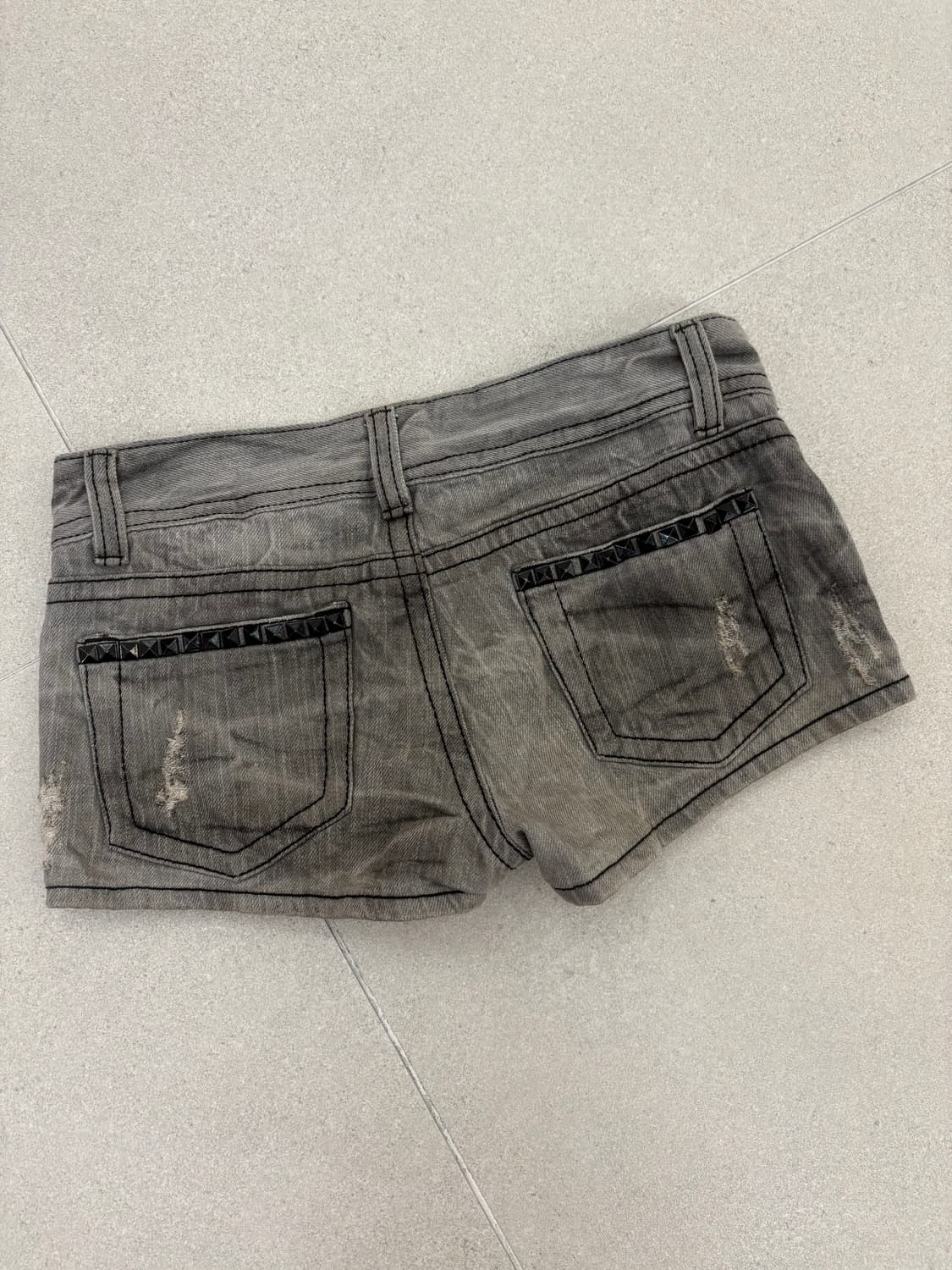 그레이 데님 스터드 숏츠 상품이미지1