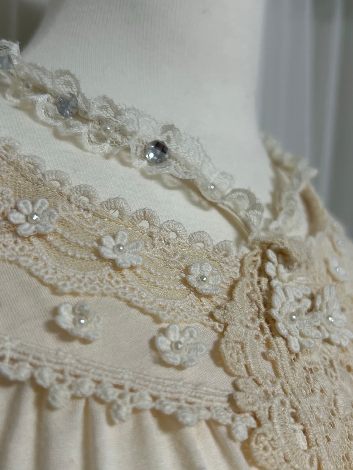 엑시즈팜 큐빅레이스 블라우스 상품이미지2