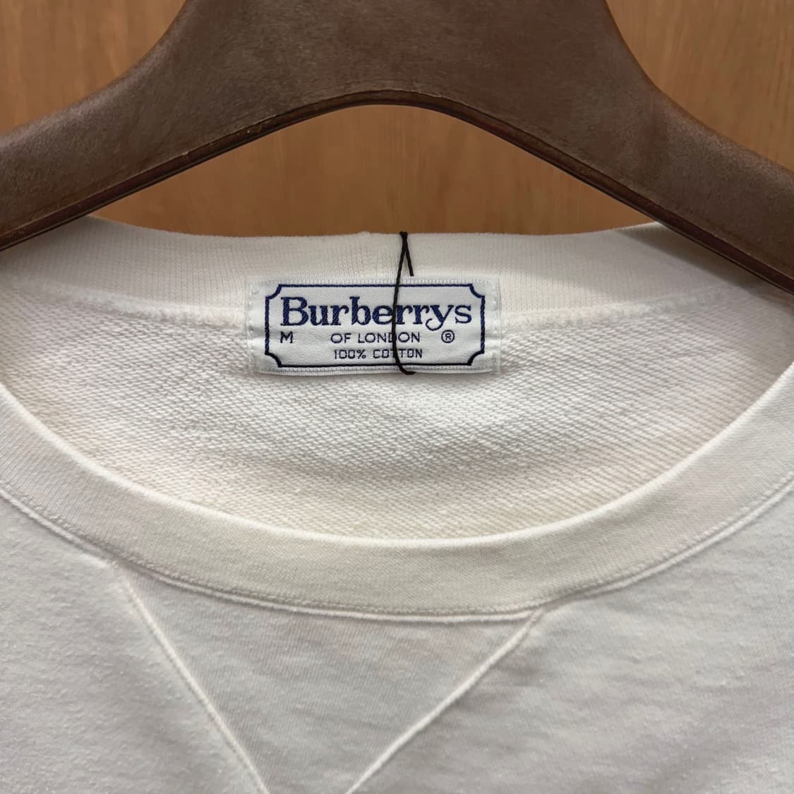 버버리 코튼 긴팔 맨투맨 마린 플래그 자수 디테일 레귤러핏 아이보리 상품이미지6