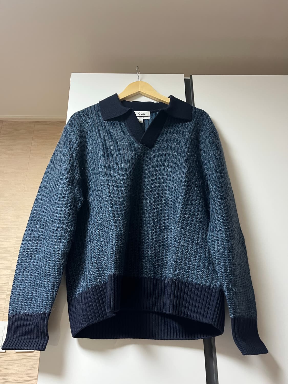 [L] COS 코스 투톤 울 폴로 카라 PK 니트 상품이미지1