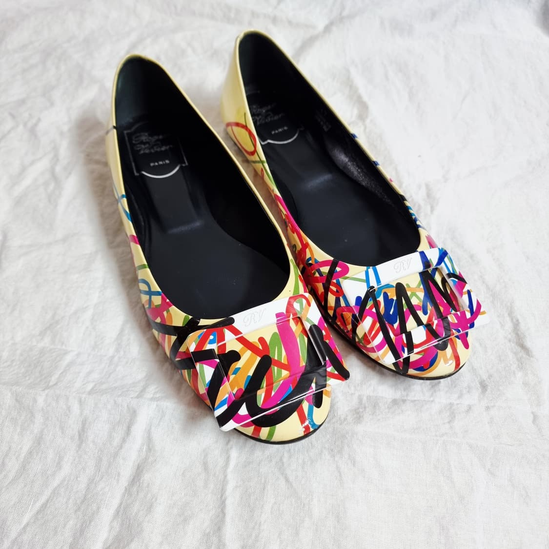 로저비비에 페이던트 레더 그래피티 프린트 한정판 고메틴 플랫슈즈 (37) 상품이미지2