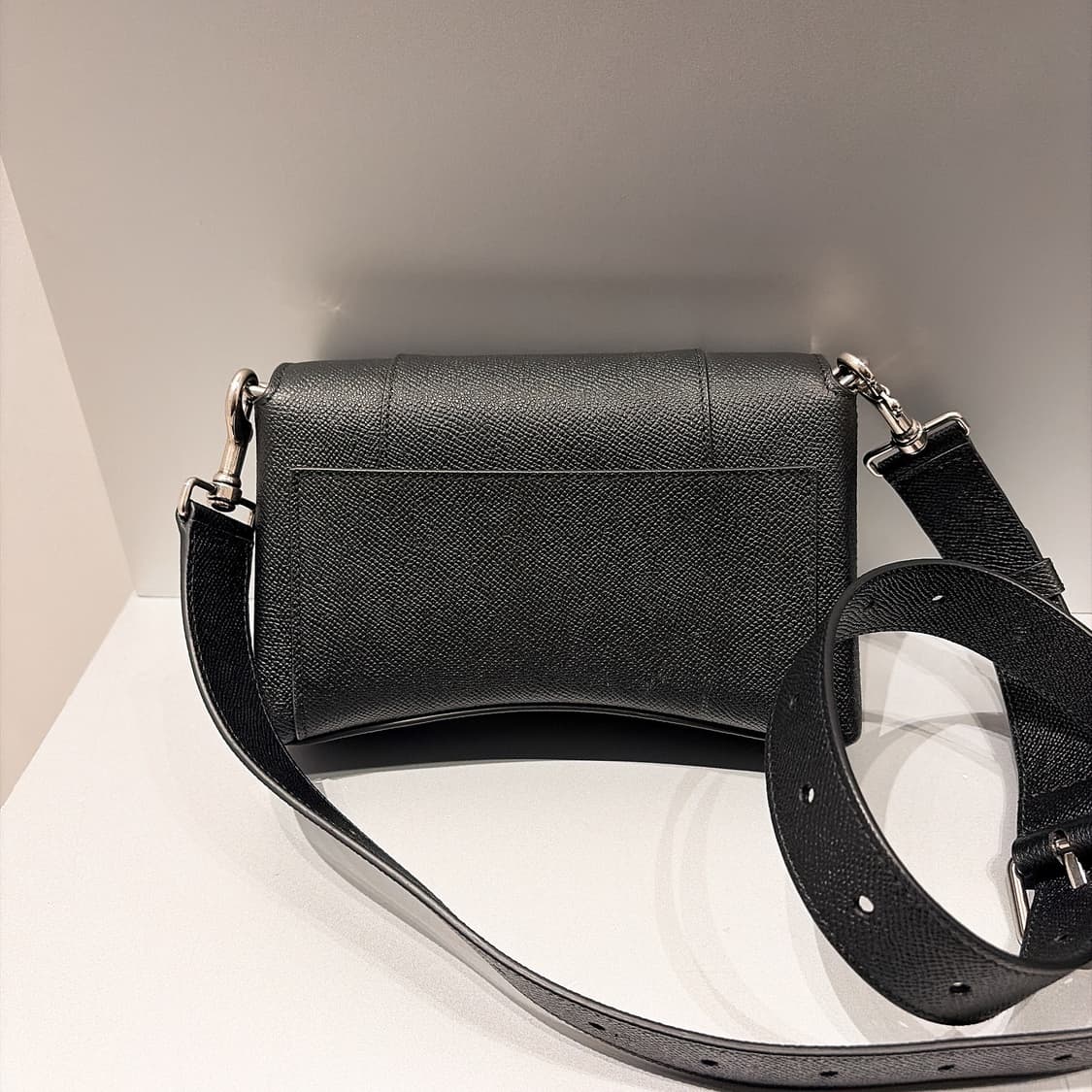 (정품/새상품) 발렌시아가 다운타운 XXS 크로스바디백 블랙 상품이미지3