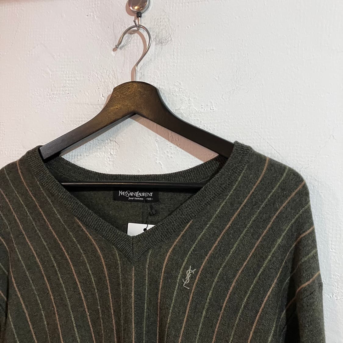 입생로랑 브이넥 니트 상품이미지4