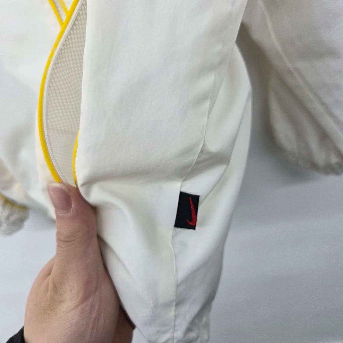 나이키 화이트/옐로우 바람막이 후드 자켓 남L 상품이미지5