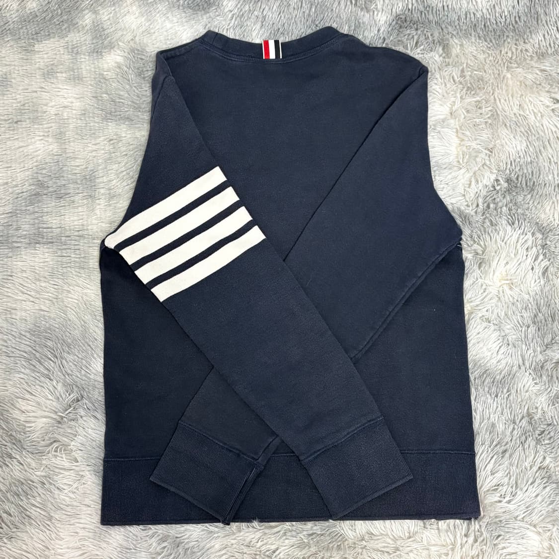 톰브라운 사선완장 맨투맨 네이비 2사이즈 상품이미지2