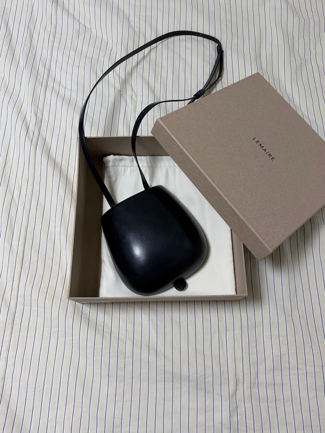 르메르 타코백 블랙 상품이미지1