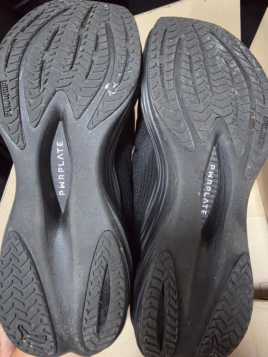 푸마 디빙에이트 나이트로 3 올블랙 290 팔아요. 상품이미지4