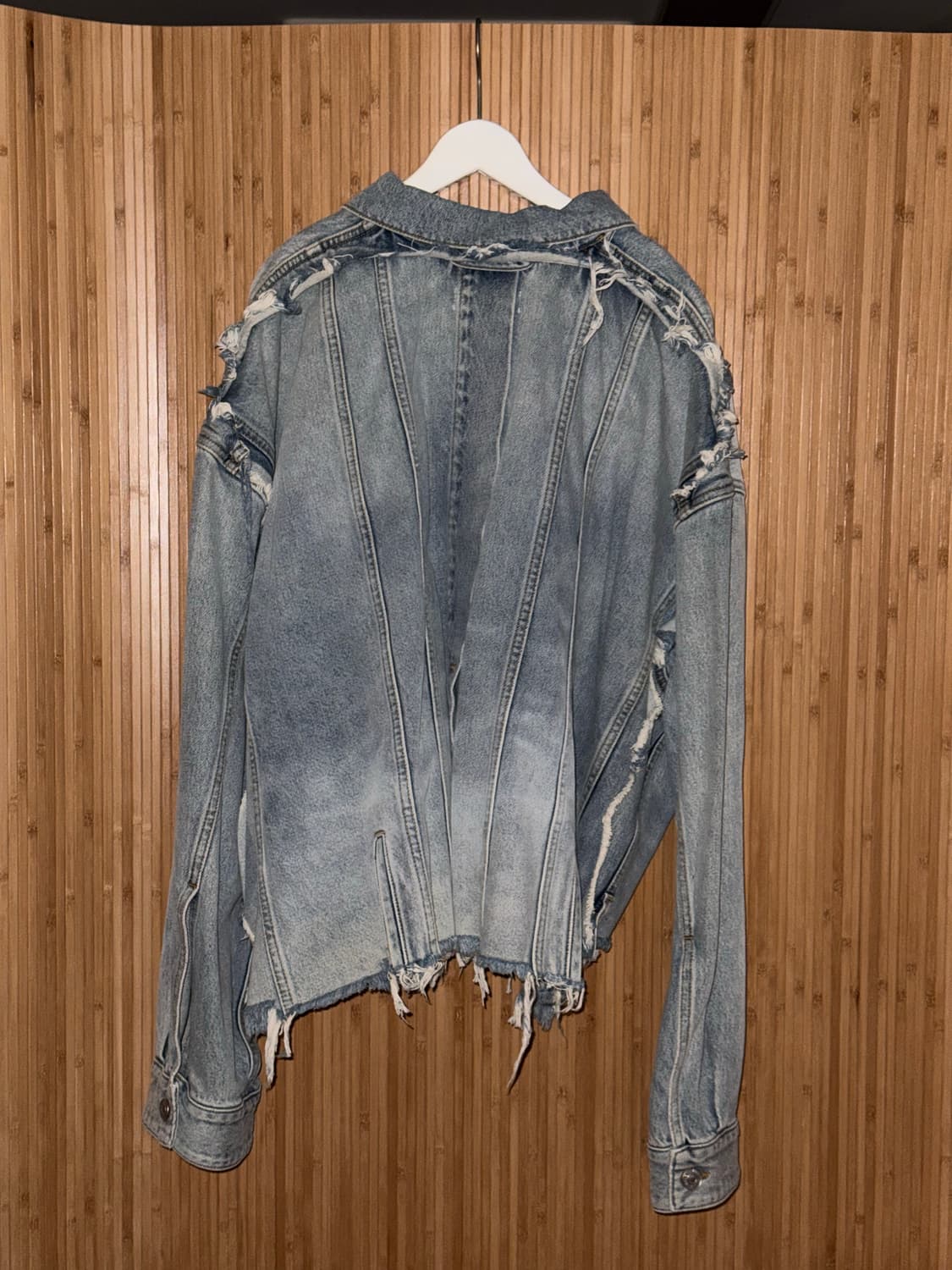 발렌시아가 디컨스트럭티드 오버사이즈 로우 데님 자켓 상품이미지9