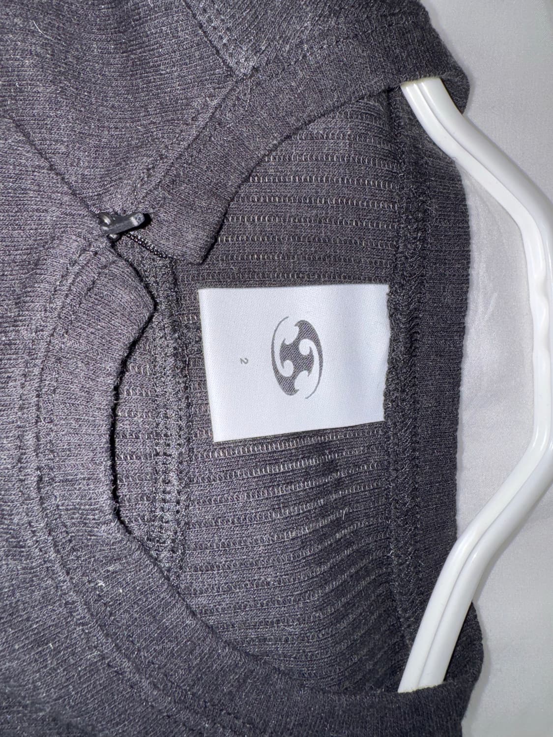 산산기어 24fw 서픽스 푸퍼자켓 그레이 경량패딩 (+ 리브드 롱슬리브) 상품이미지10