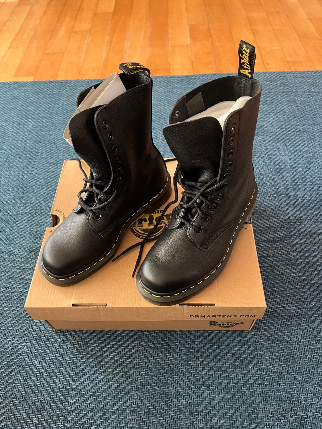 (새상품) 닥터마틴 1490 블랙 버지니아 10홀 240 상품이미지1