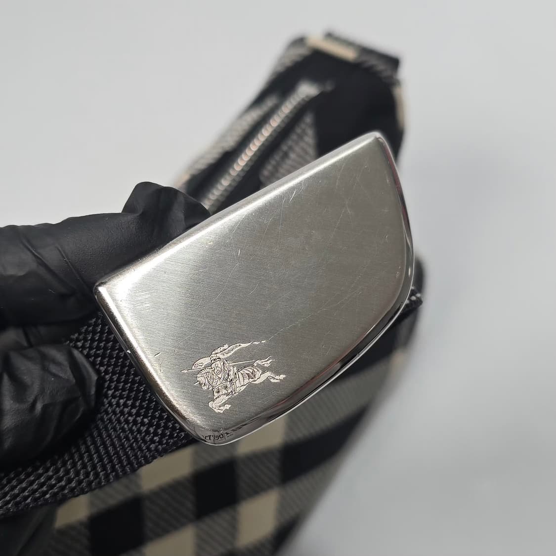 버버리 쉴드 체크 스몰 크로스백 상품이미지10