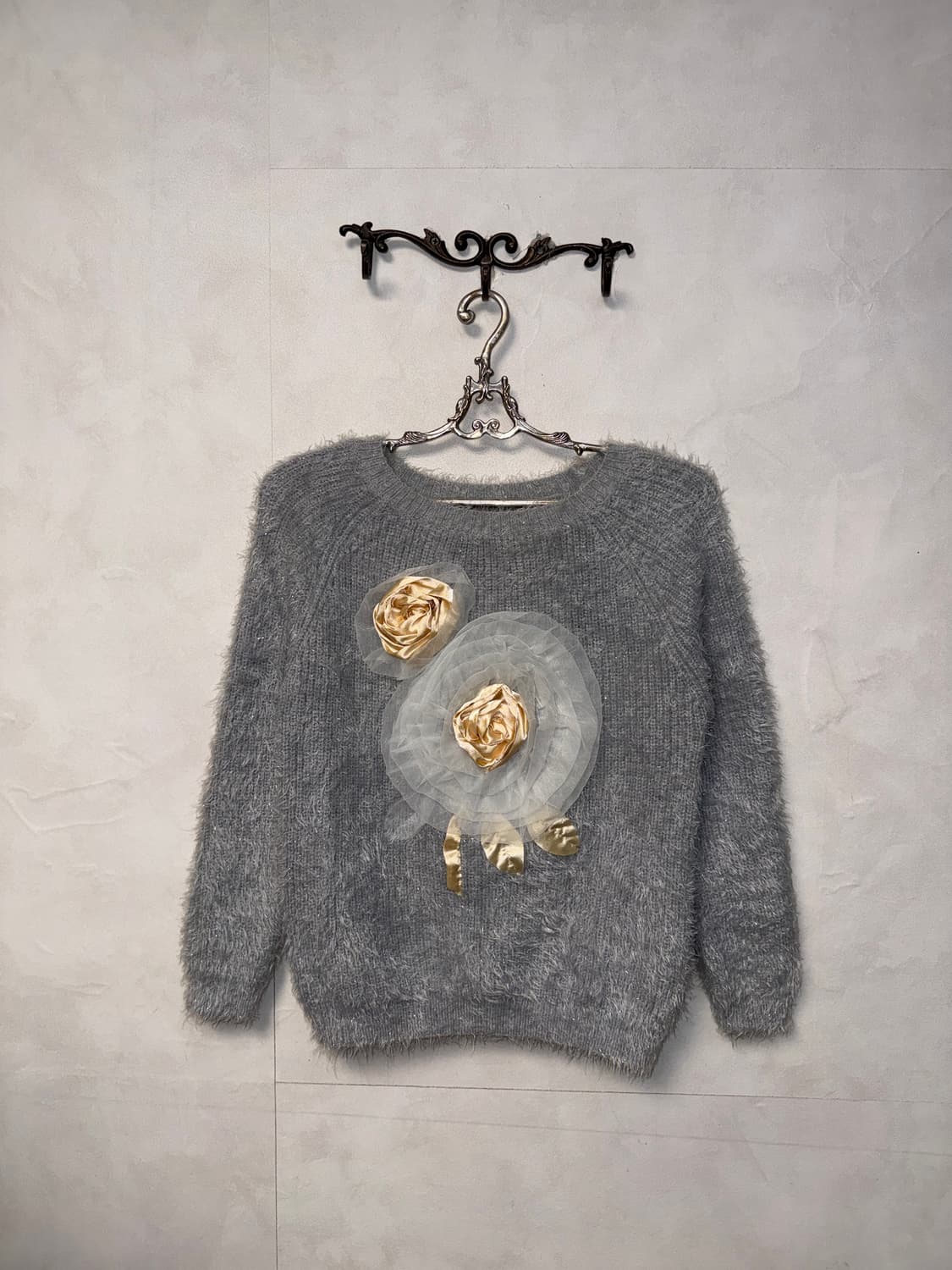 Gray flower corsage fur knit 상품이미지1
