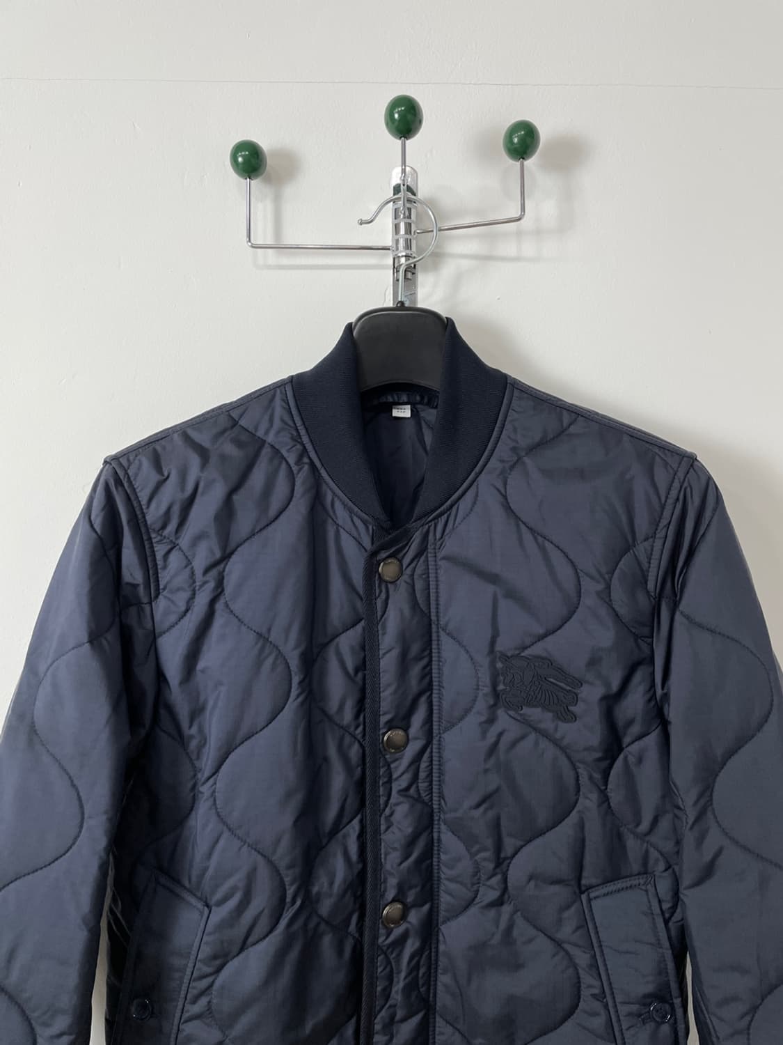 버버리 EKD 아플리케 퀼팅 봄버 자켓 상품이미지1