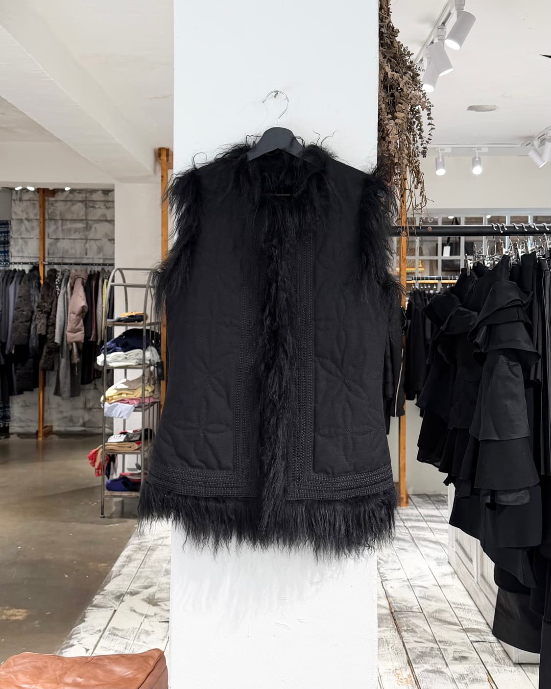 쟈딕앤볼테르 블랙 리버서블 퍼 퀼팅 베스트 상품이미지1