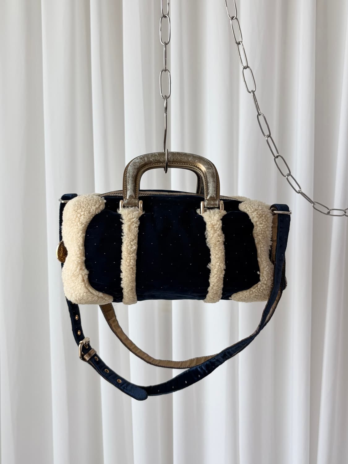 펜디 벨벳 & 셔링 숄더백 상품이미지1