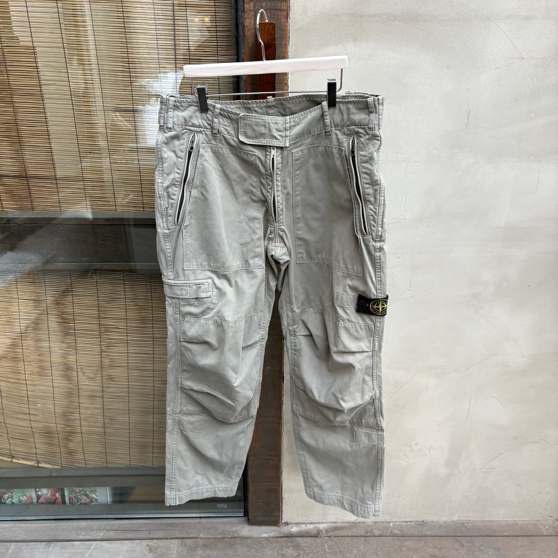스톤아일랜드 페이딩 올리브 테크니컬 카고 팬츠 상품이미지1