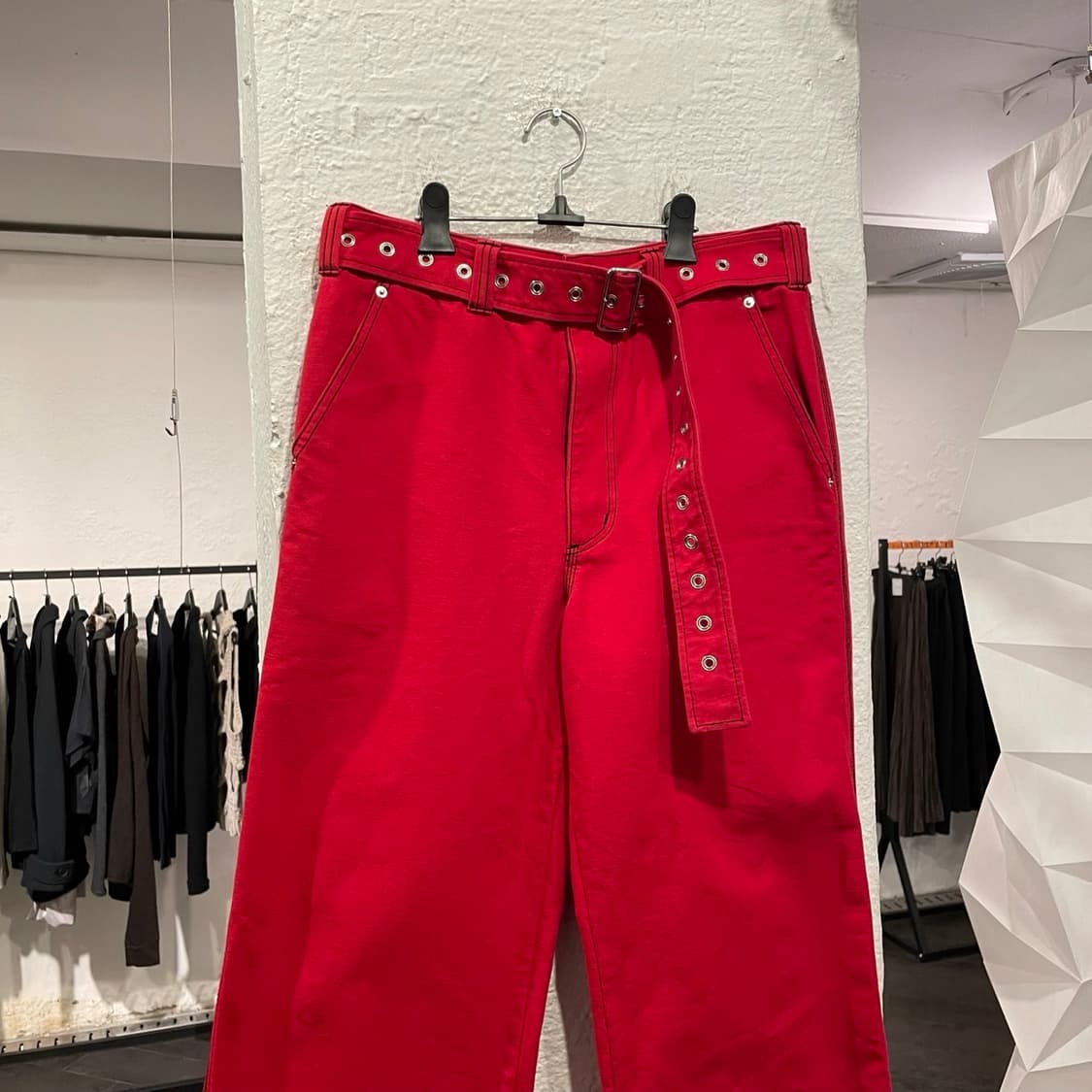 존 로렌스 설리반 벨티드 오버사이즈 팬츠 레드 상품이미지2