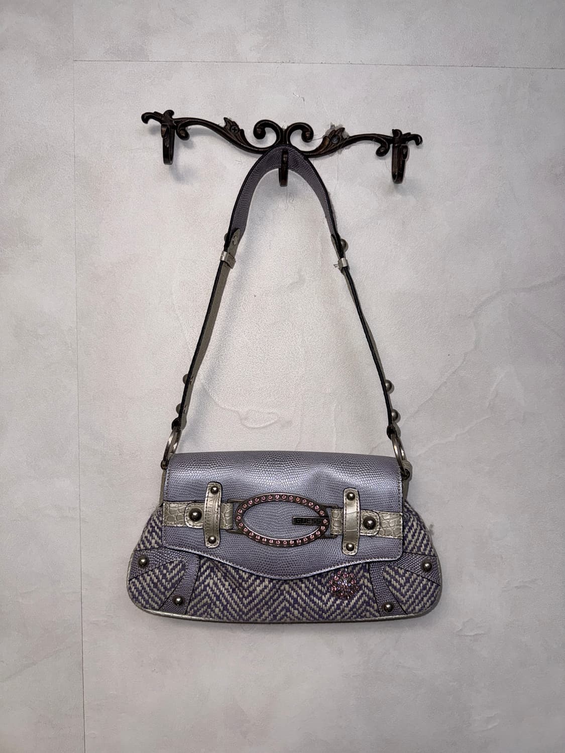 Guess lavender cubic python shoulder bag 상품이미지1