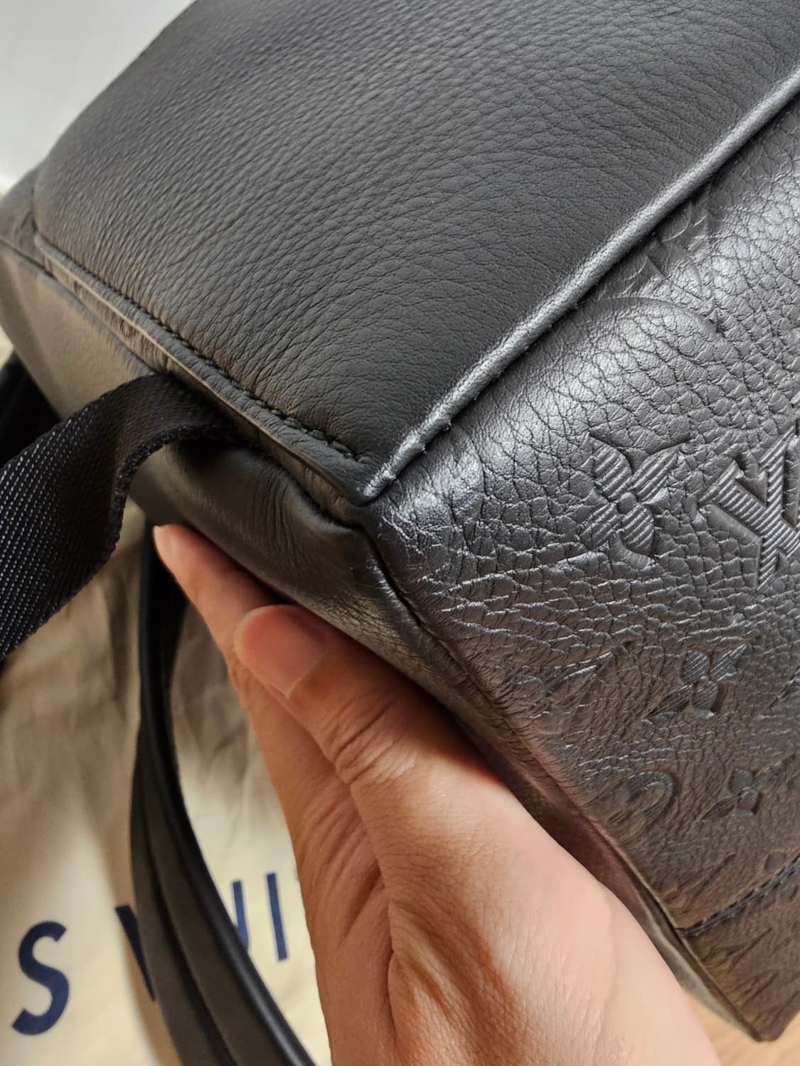 루이비통 올레더 모노그램 디스커버리 쉐도우 백팩 24년11월 상품이미지6