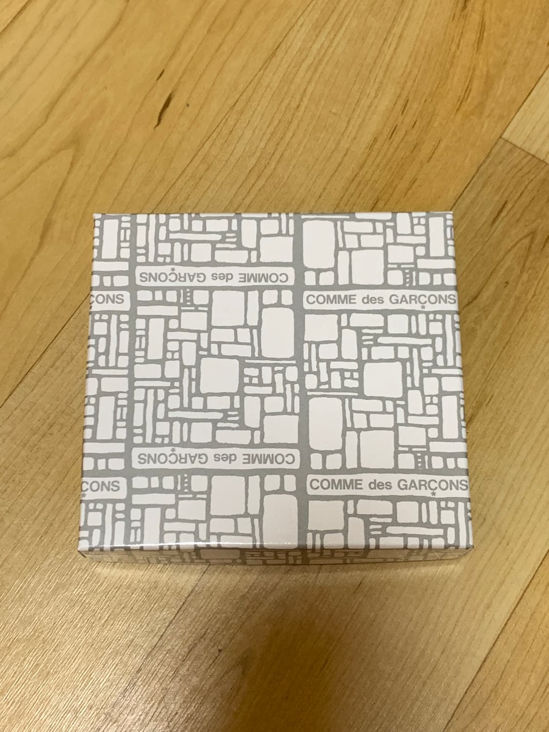 꼼데가르송 라운드 폴카 도트 프린트 지퍼 반지갑 상품이미지5