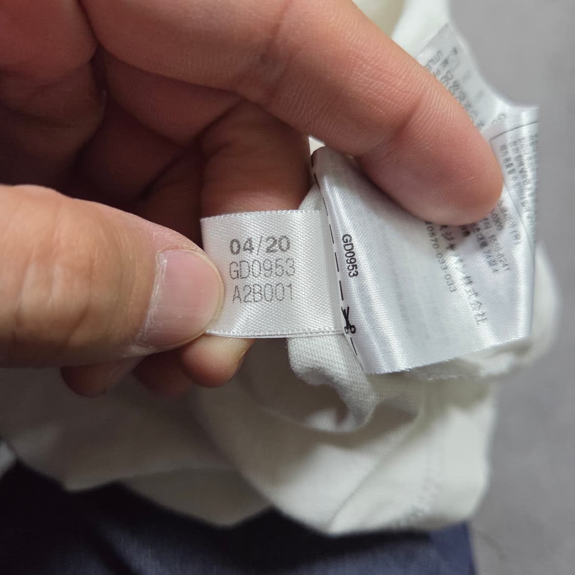 ✨ (만원 빈티지) 아디다스 멀티컬러 빅로고 반팔티 상품이미지5