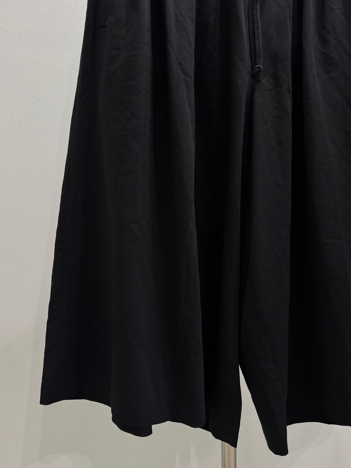 요지야마모토 18aw 와이드 하카마 팬츠 상품이미지3