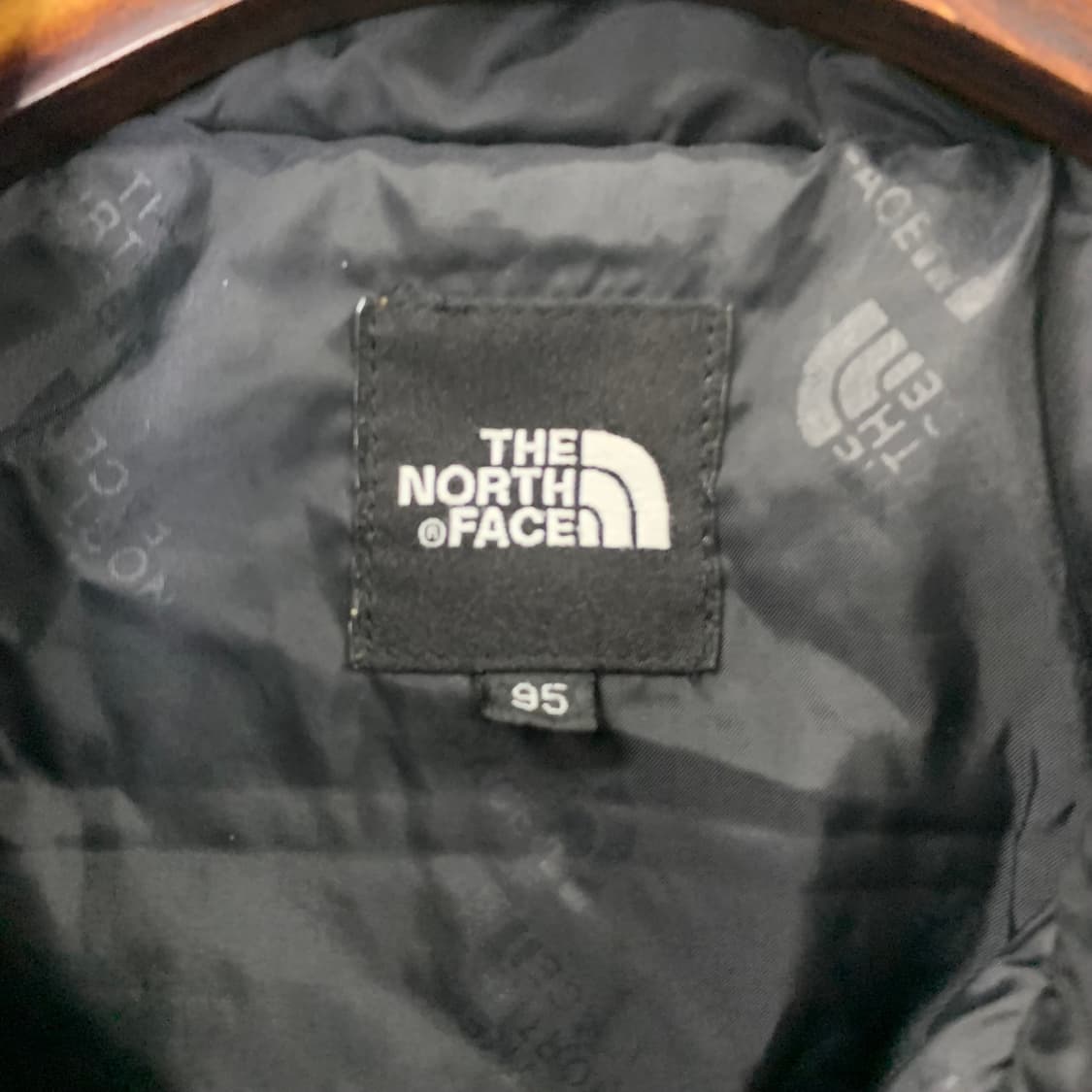 노스페이스 자수로고 블랙 경량 패딩  상품이미지8