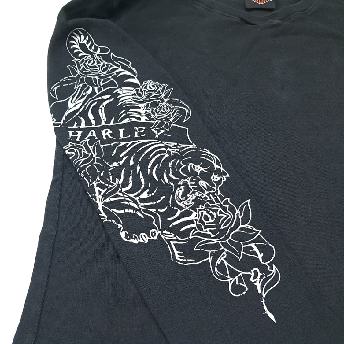 CL563 2XL 할리데이비슨 00s 미국판 타이거로즈 블랙 V넥 티셔 상품이미지2