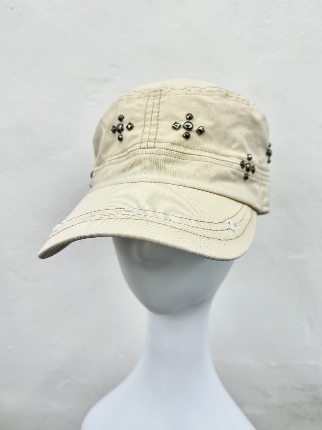 Destroyed stud point grunge ivory cap 상품이미지6