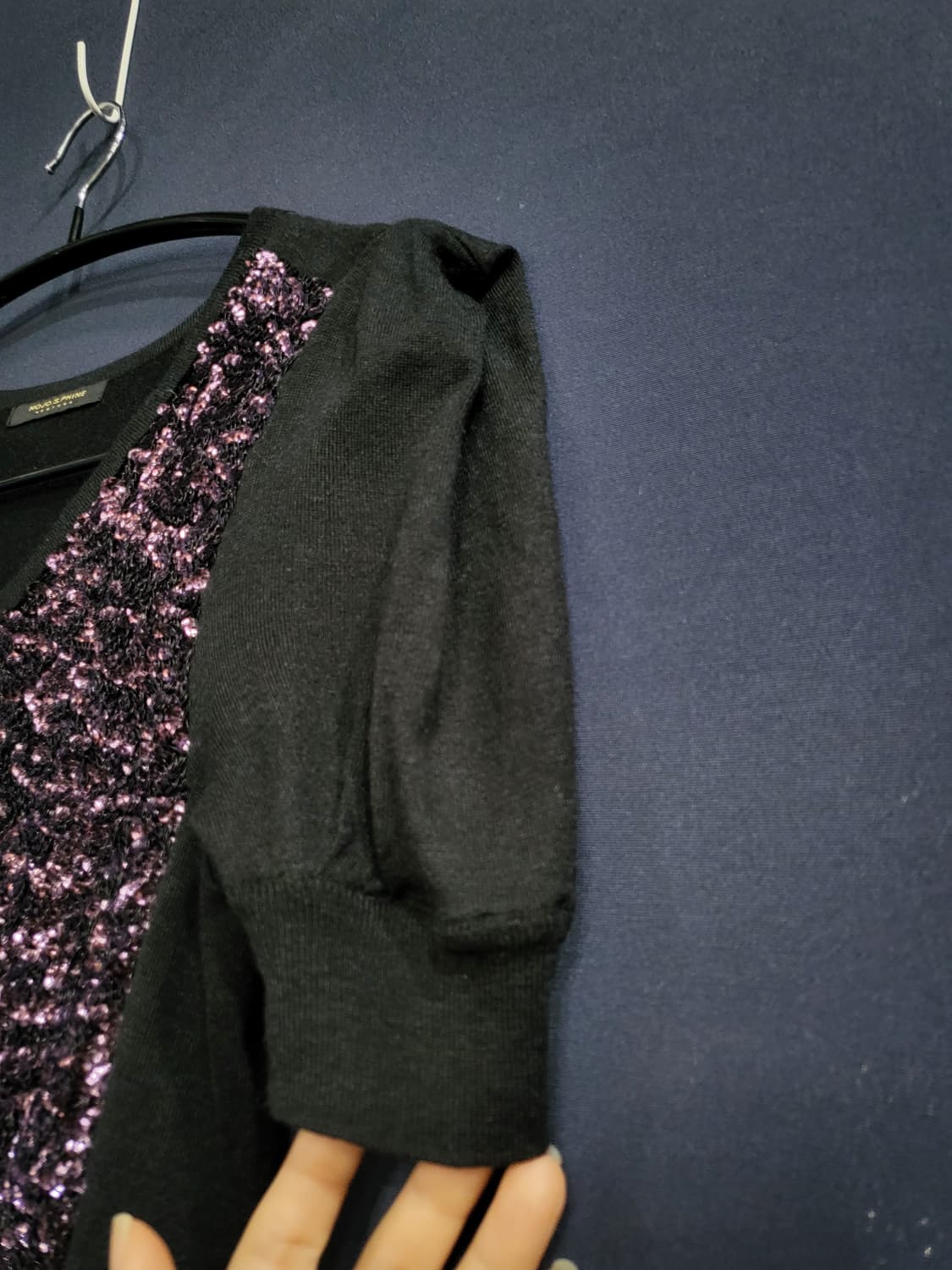 모조에스핀 뉴욕 스팽글 브이넥 니트 상품이미지3