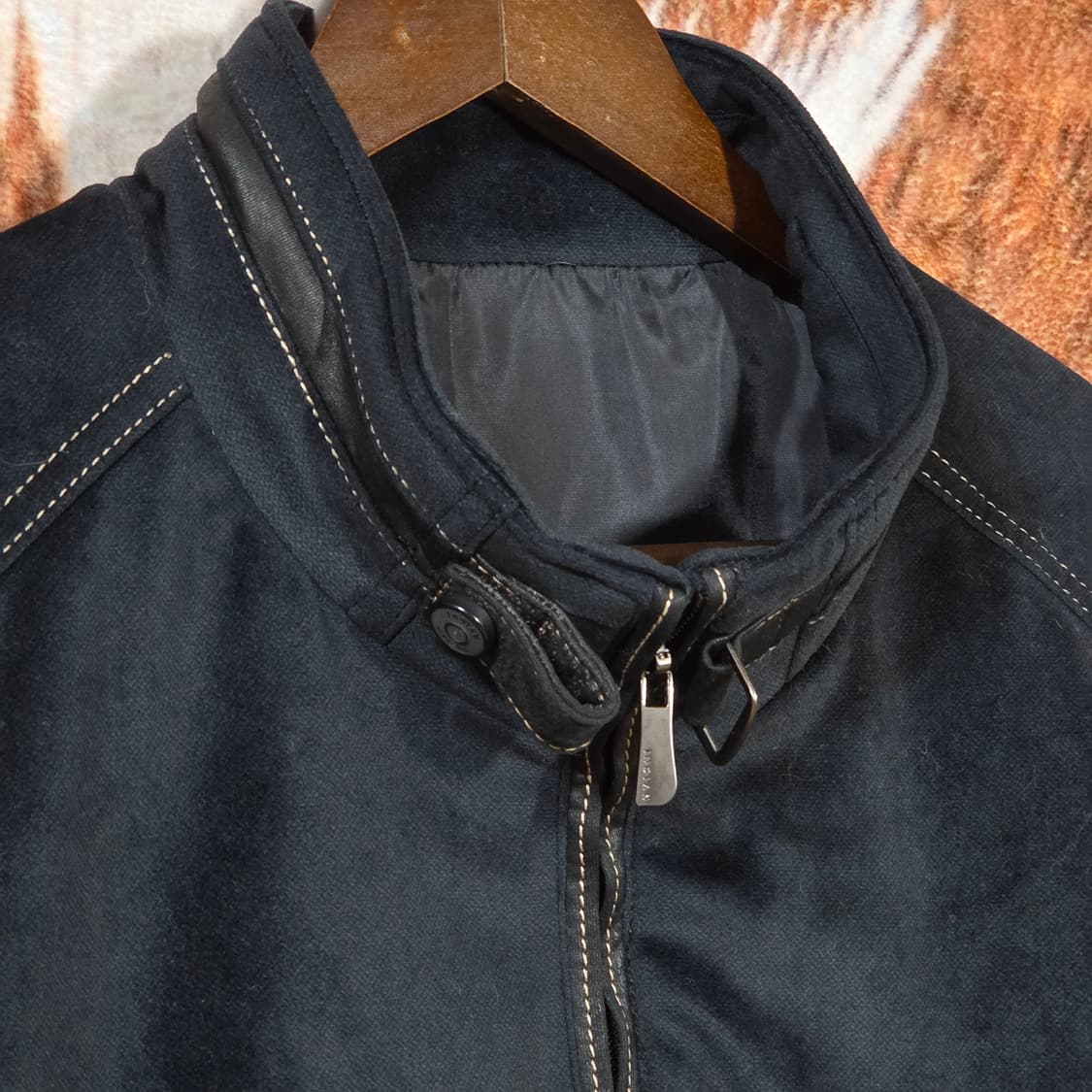 인디안 넥버클 스티치 구스다운 블랙 무스탕 점퍼 상품이미지2