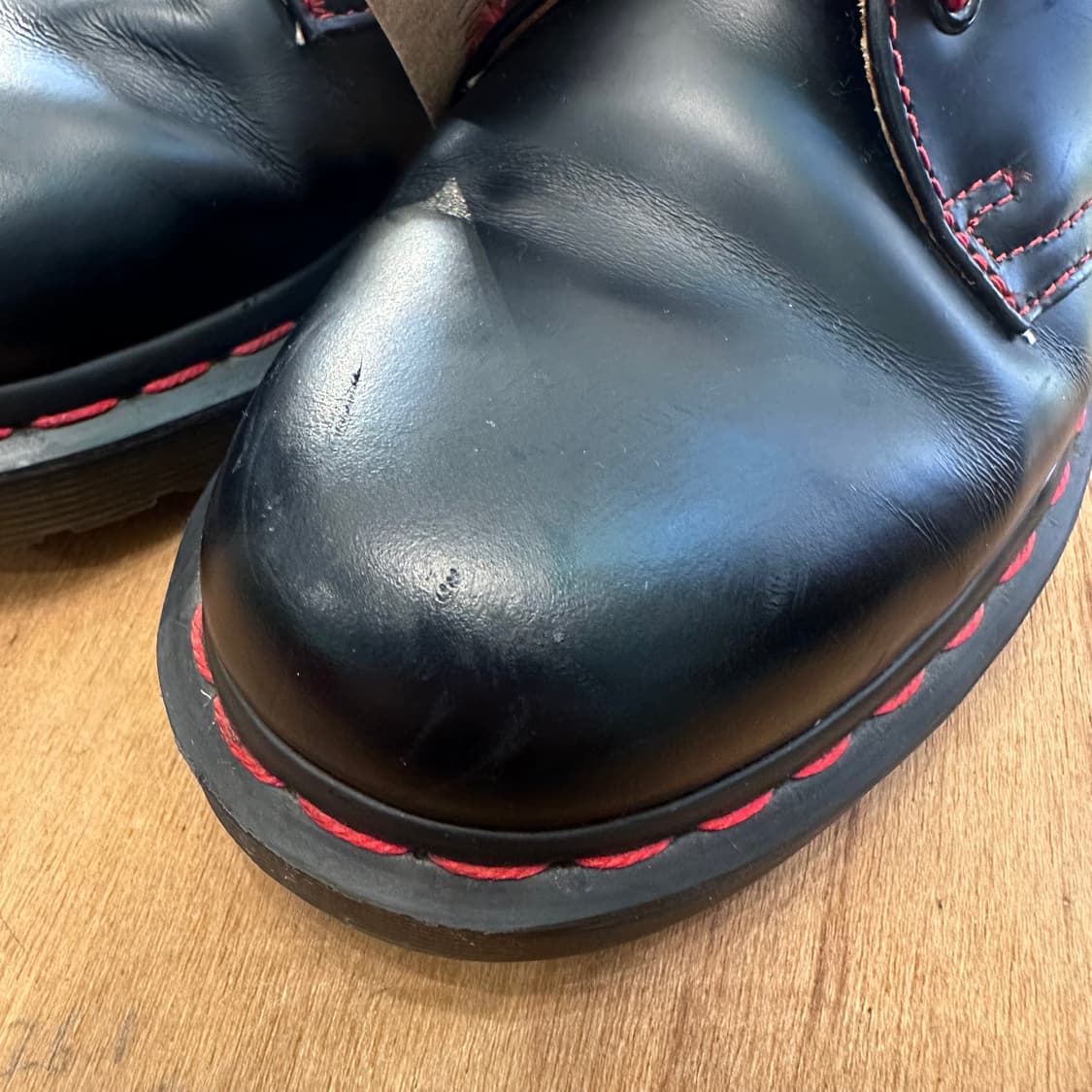 닥터마틴 1461 ‘블랙/레드 스티치’ 상품이미지3