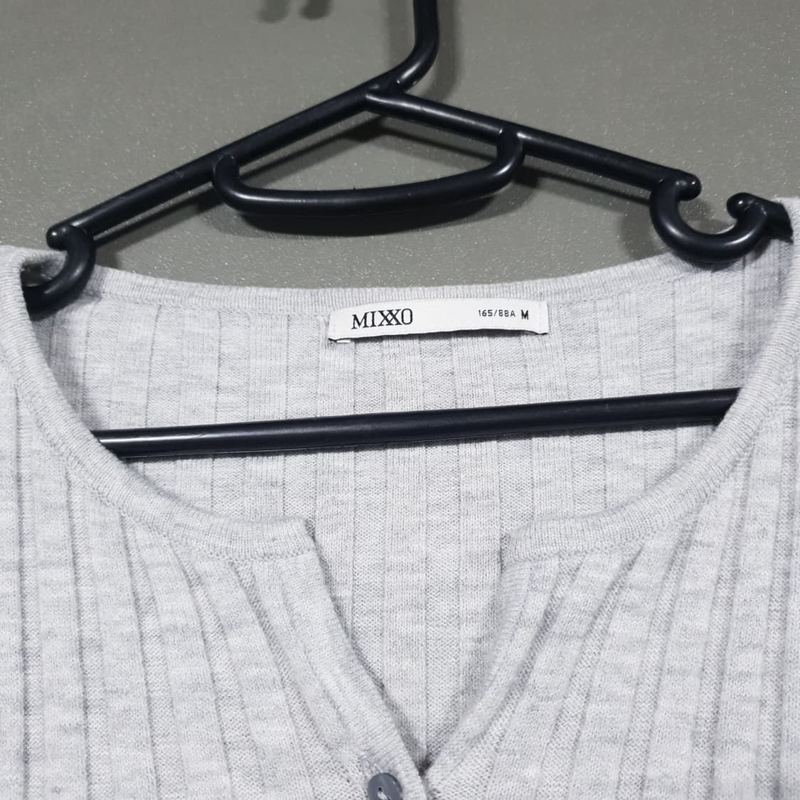 여성 M) MIXXO 미쏘 골지 버튼 슬림 니트 가디건 크롭핏 그레이 상품이미지2