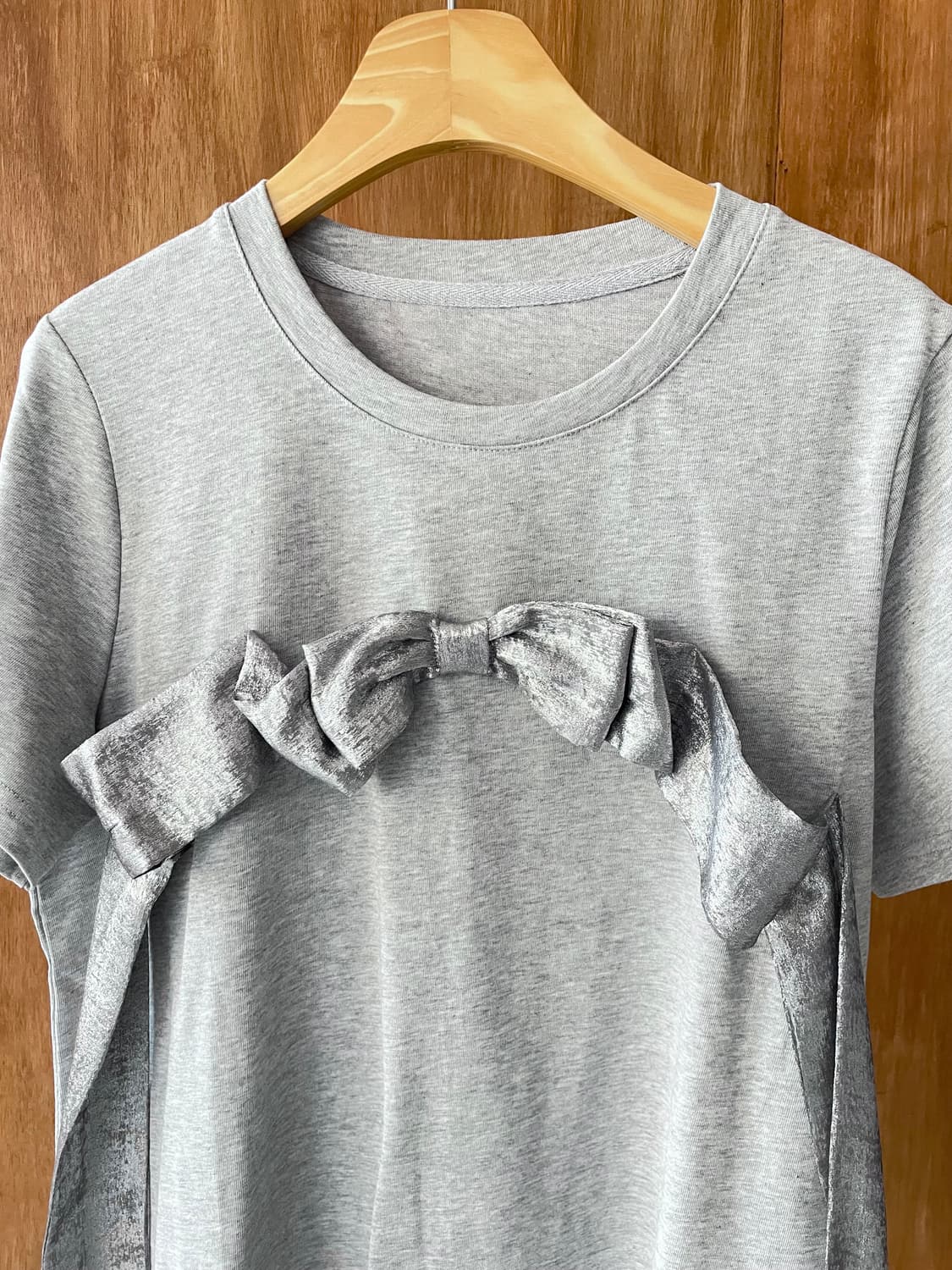 Metallic glitter bow curve top 상품이미지4