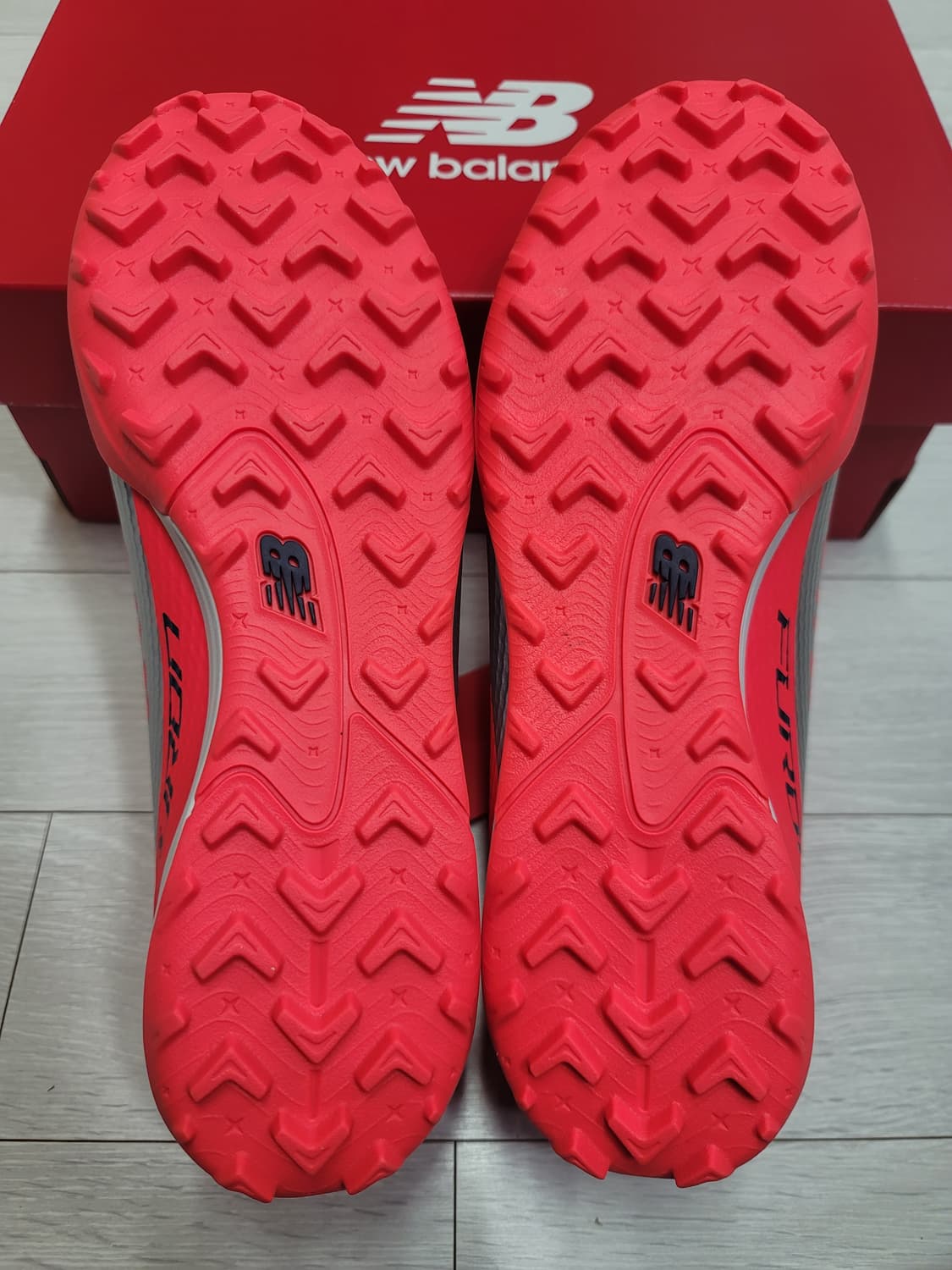 (260)뉴발란스 풋살화 퓨론 V8 팀(남성,2E)TF[대전직거래도가능] 상품이미지8