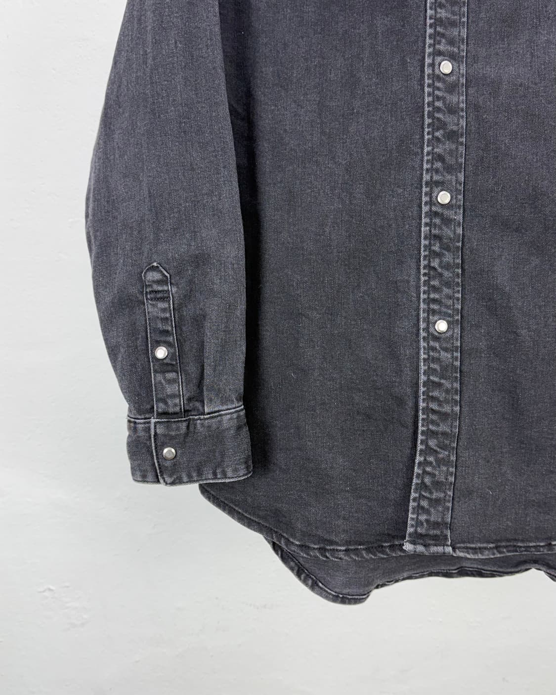 솔리드옴므 오버 흑청 데님 셔츠 자켓 상품이미지4
