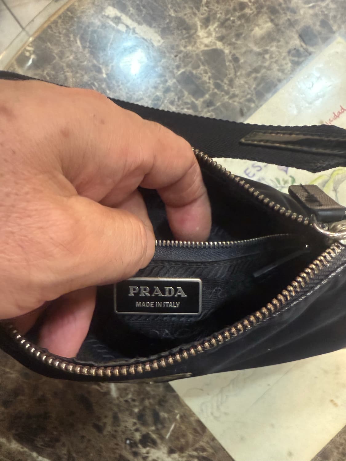 정품 프라다 나일론 크로스백 팝니다 상품이미지8