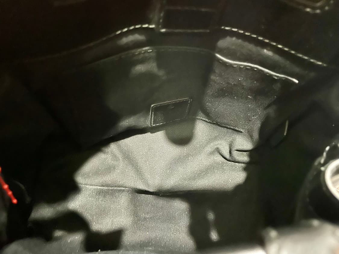 비비안 웨스트우드 블랙 가죽 미니 토트백 정품 상품이미지4