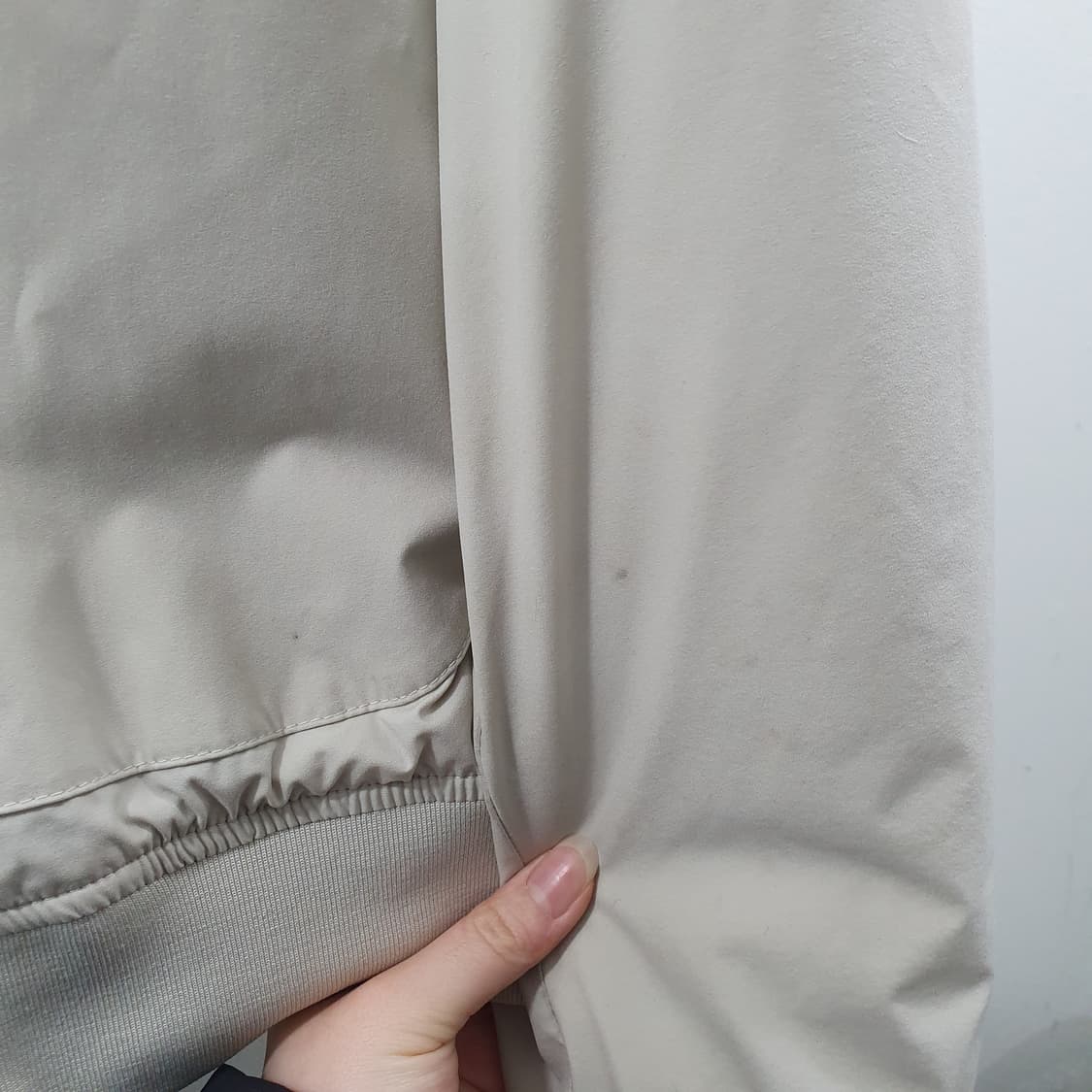 M CP컴퍼니 남성 베이지 후드 바람막이 점퍼 자켓 상품이미지3