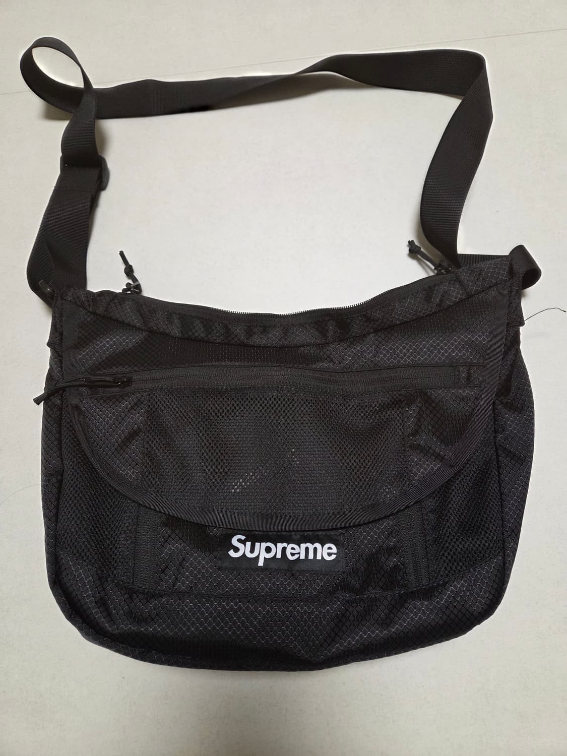 슈프림 22ss 메신저 크로스백 상품이미지1