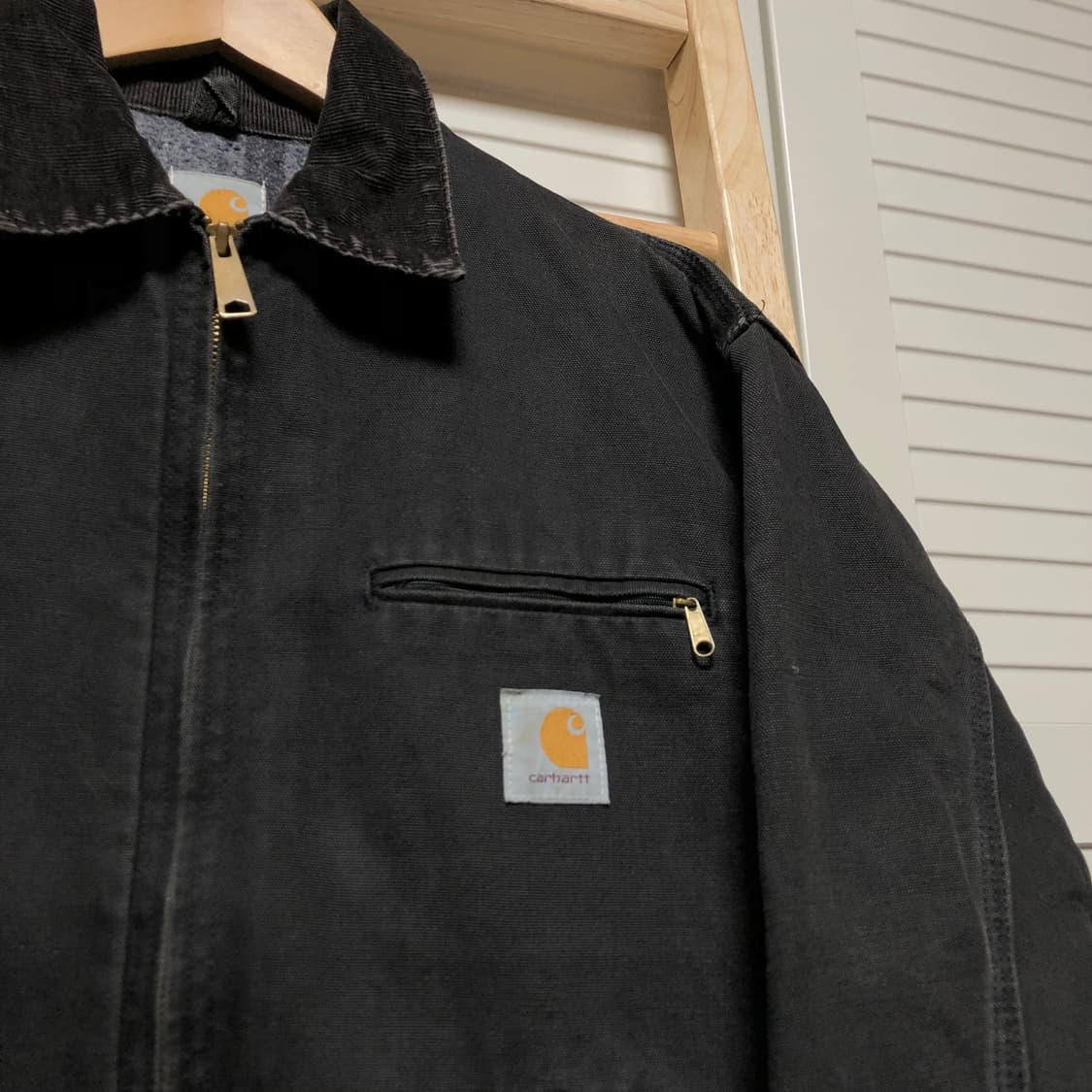 칼하트 디트로이트 자켓 J01 오스틴 탄 블랙 상품이미지3