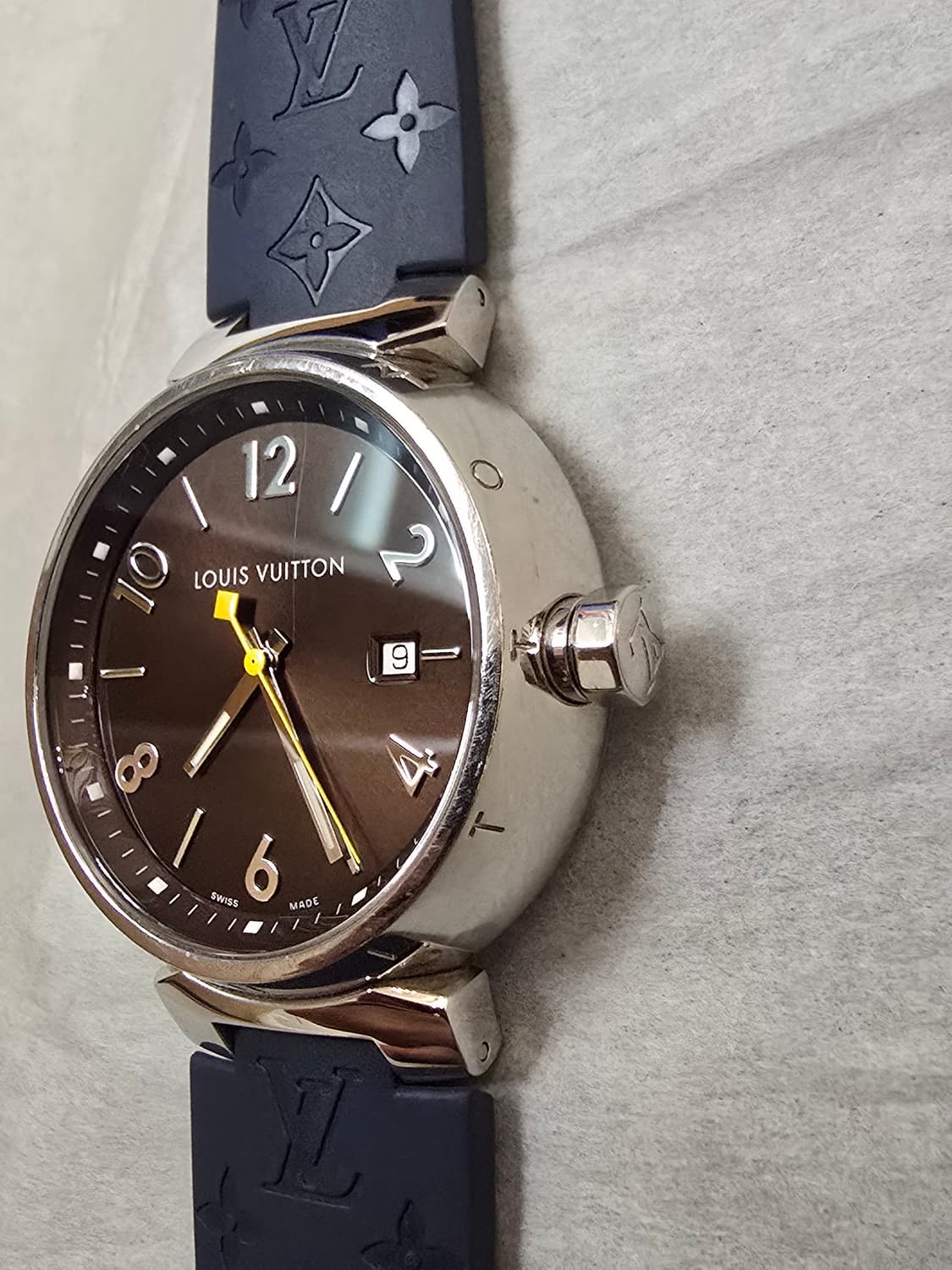 루이비통 땅부르 시계 판매합니다 39mm
다크 브라운 다이얼 상품이미지2