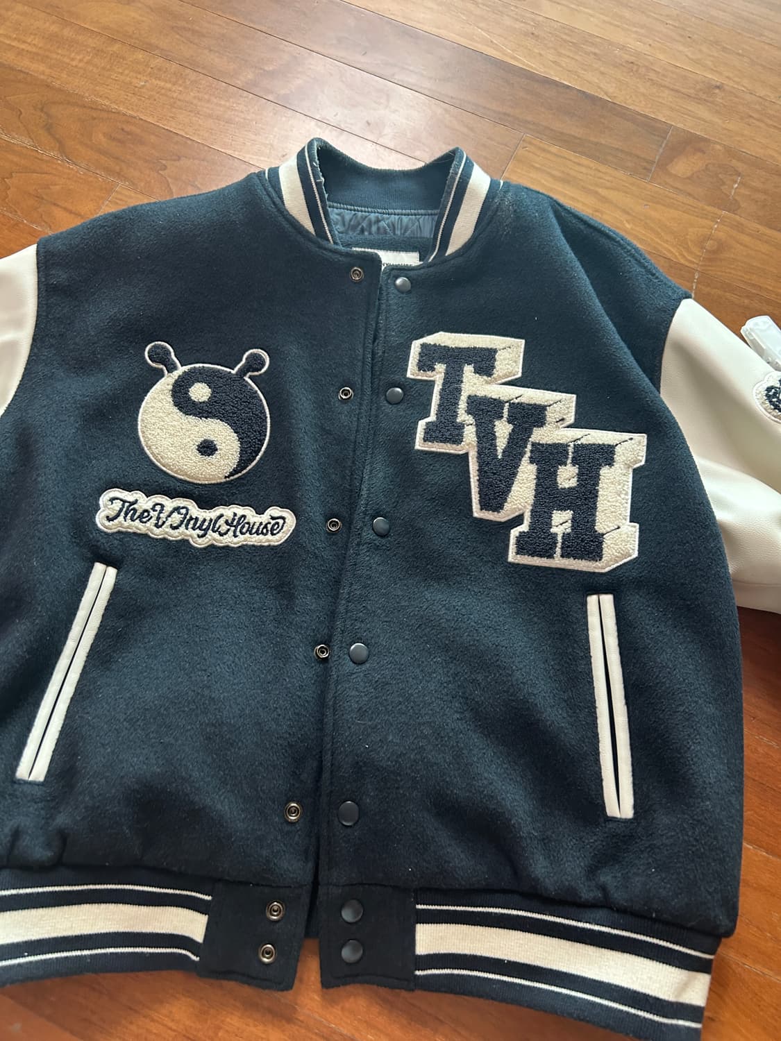 더바이닐하우스 바시티 M 상품이미지1