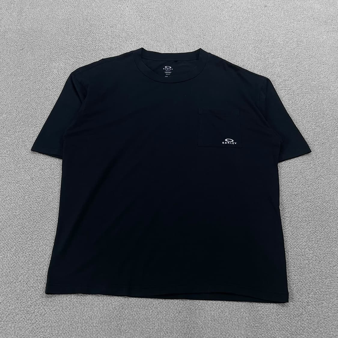 오클리 Oakley 포켓 로고 반팔티 블랙 상품이미지1
