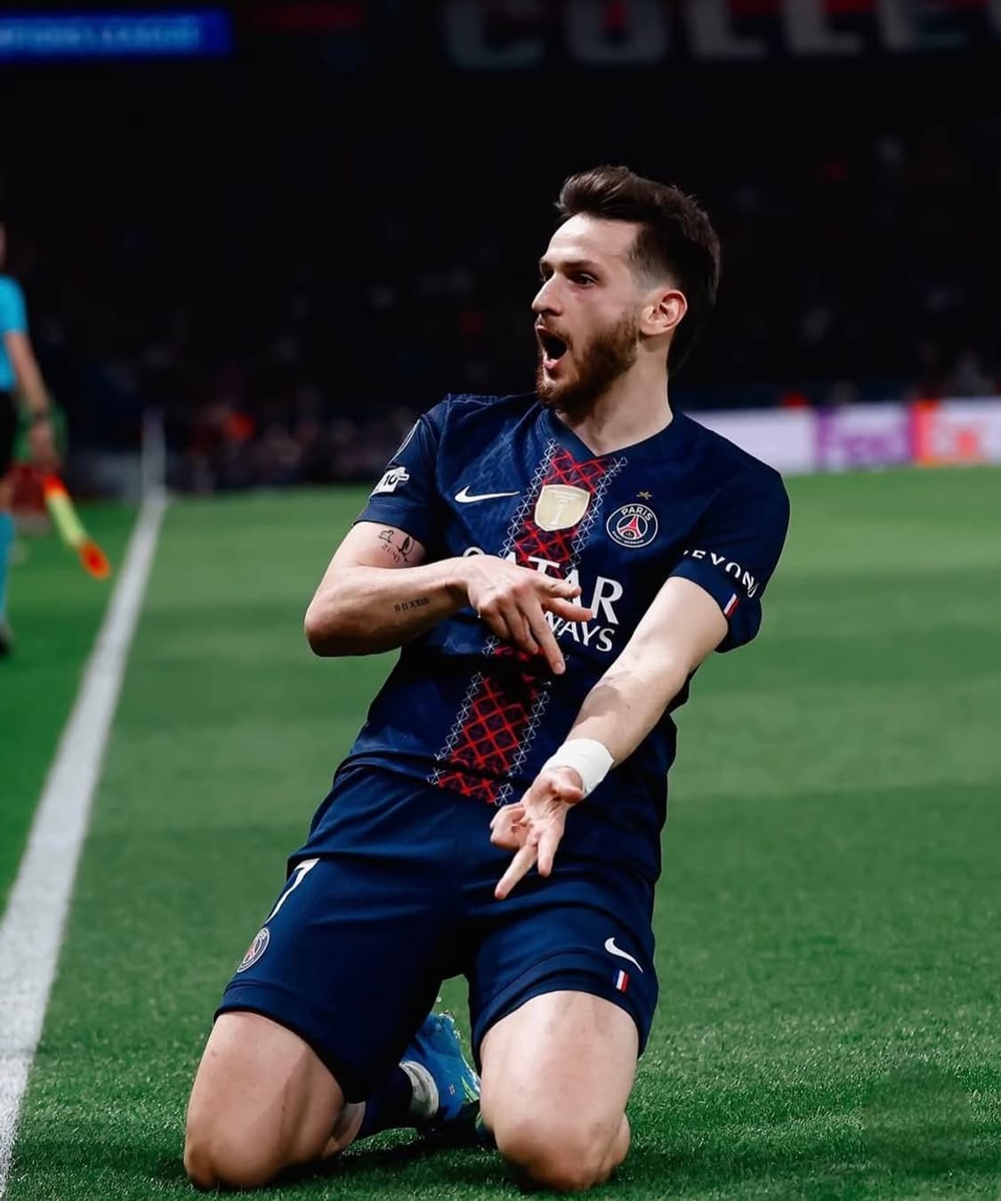 25-26 PSG 파리 홈킷 흐비차 유니폼 XL 상품이미지9