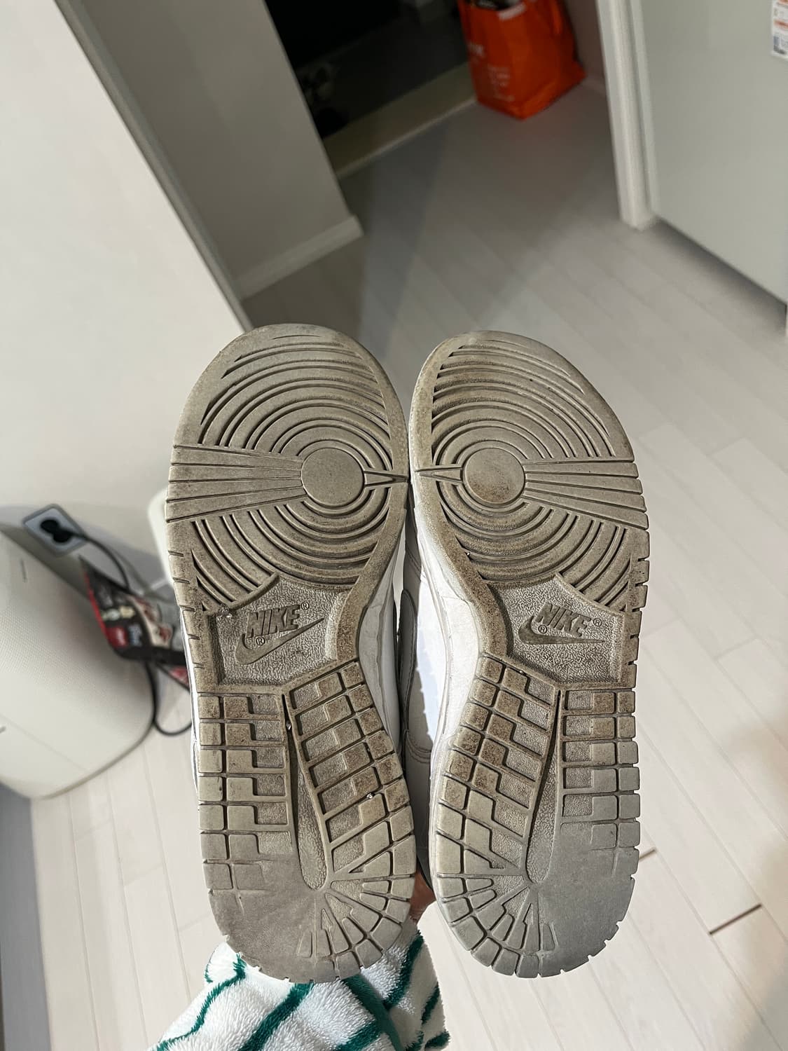 나이키 덩크 플래티넘화이트 255 상품이미지4