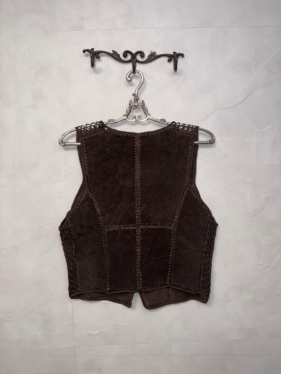 Dark brown suede bohemian crochet vest 상품이미지3