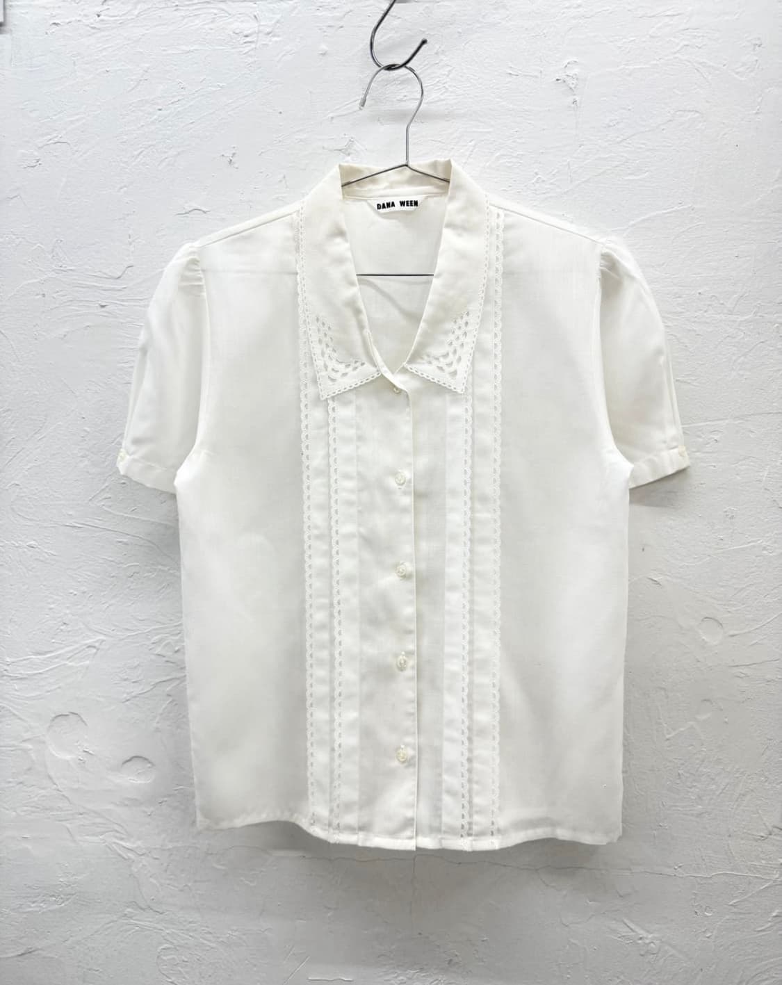 펀칭 핀턱 블라우스 상품이미지1